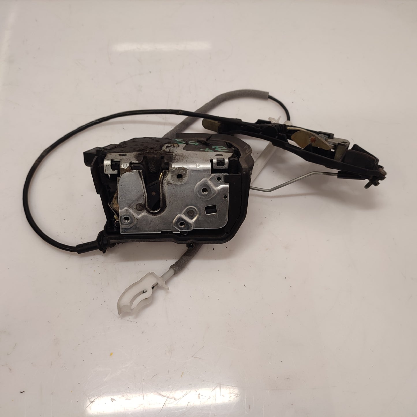 Serrure centralisée avant droite BMW E46 Compact – Réf. 8253433 – Garantie 3 mois – BMMOTORSPORT80