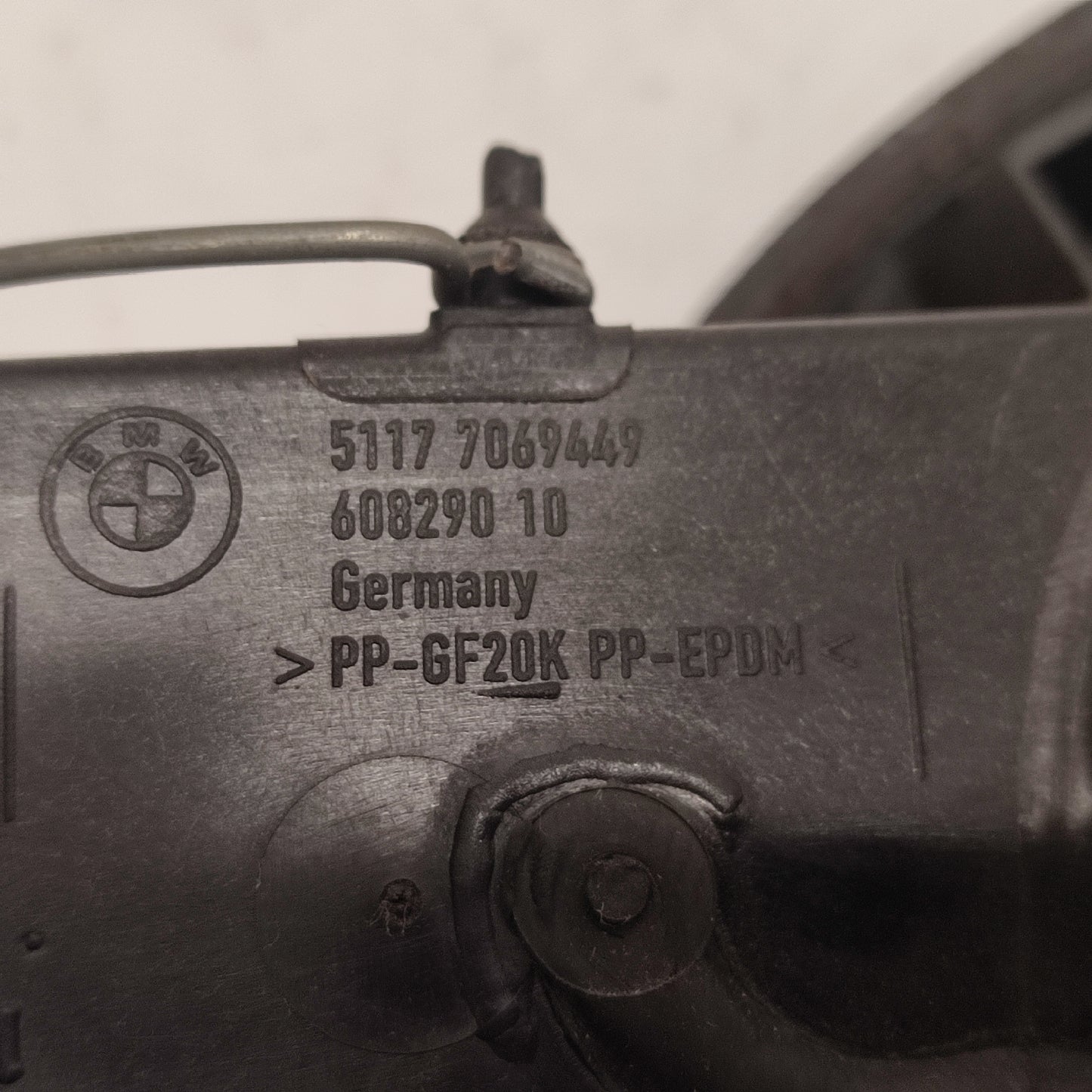 Trappe à Carburant BMW E81 E87 – Réf. 7069449 – Occasion d’Origine Garantie 3 Mois