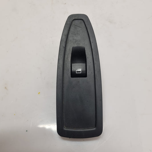 Commande de lève-vitre avant droite 9208107 – BMW F20 | BM Motorsport80