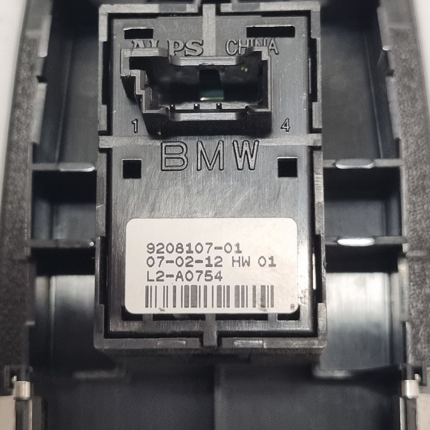 Commande de lève-vitre avant droite 9208107 – BMW F20 | BM Motorsport80
