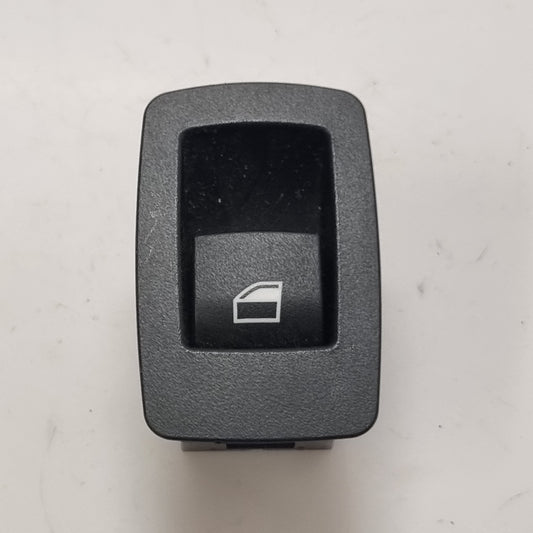 Bouton lève-vitre arrière 9208106 – BMW Série 1 F20 | BM Motorsport80