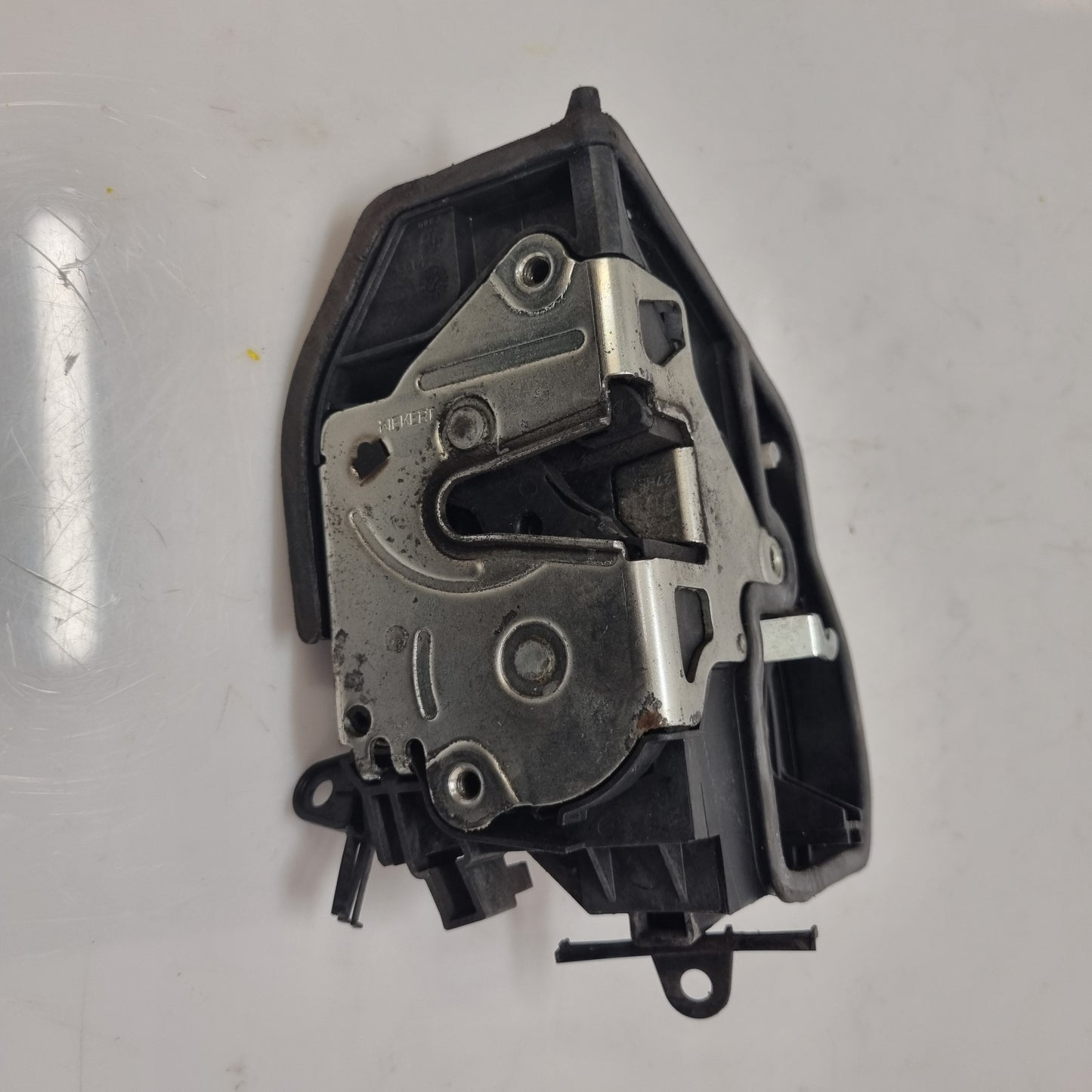 Serrure Centralisée Avant Gauche BMW 7167077 – E81, E87, E90, E91 – Mécanisme de Porte Conducteur – Garantie 3 Mois-BMMOTORSPORT80