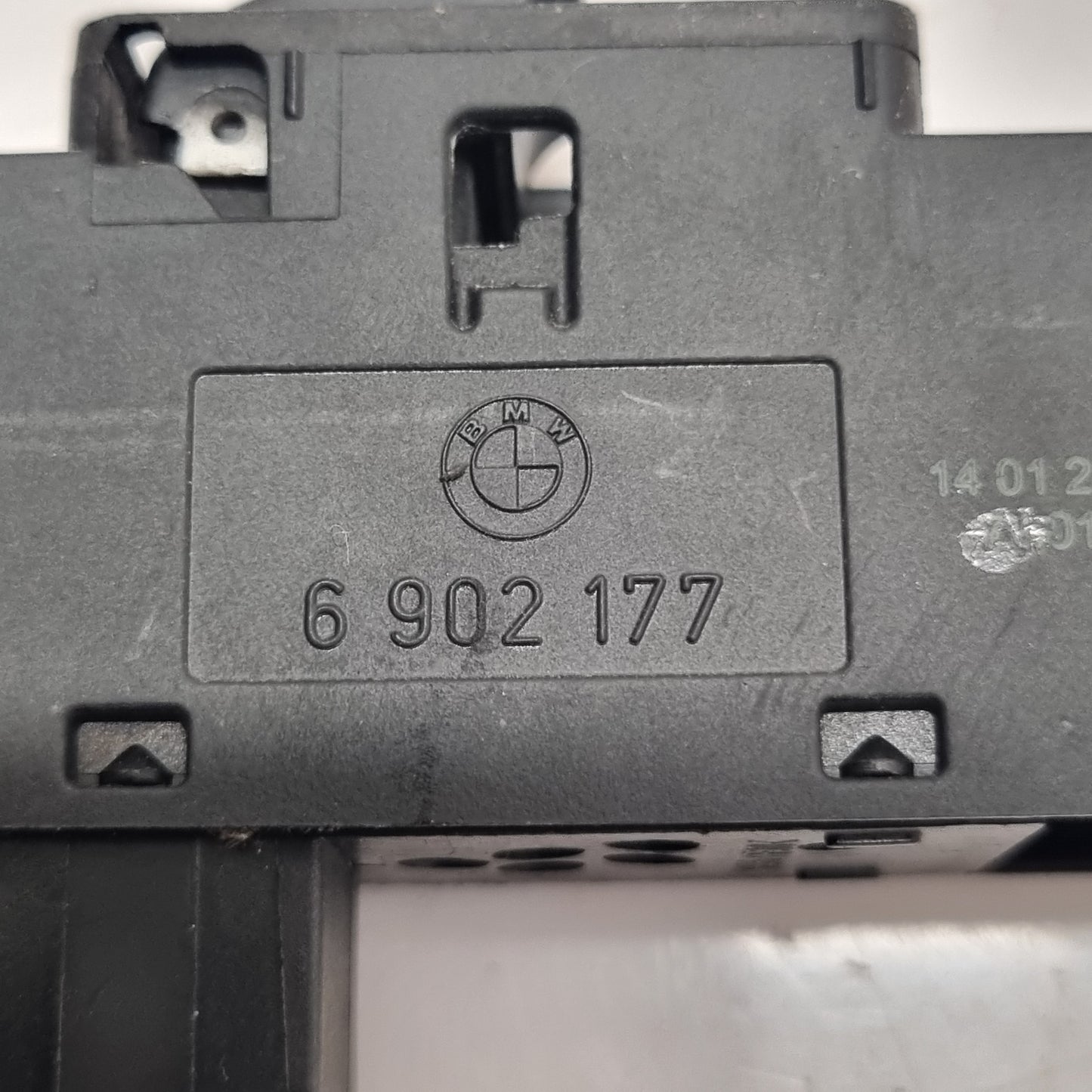 Bouton Lève-Vitre Électrique Gauche BMW E46 – Réf. 6902177 – Occasion d’Origine + Garantie 3 Mois