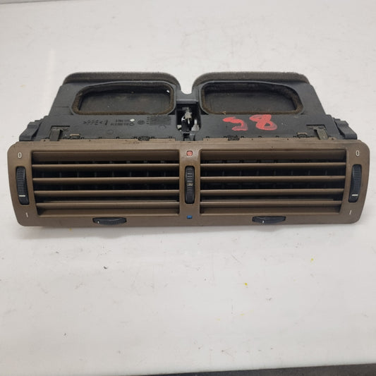 Grille d’Aération Centrale BMW E38 – Beige – Réf. 8390111 – Tableau de Bord – Occasion – Garantie 3 Mois