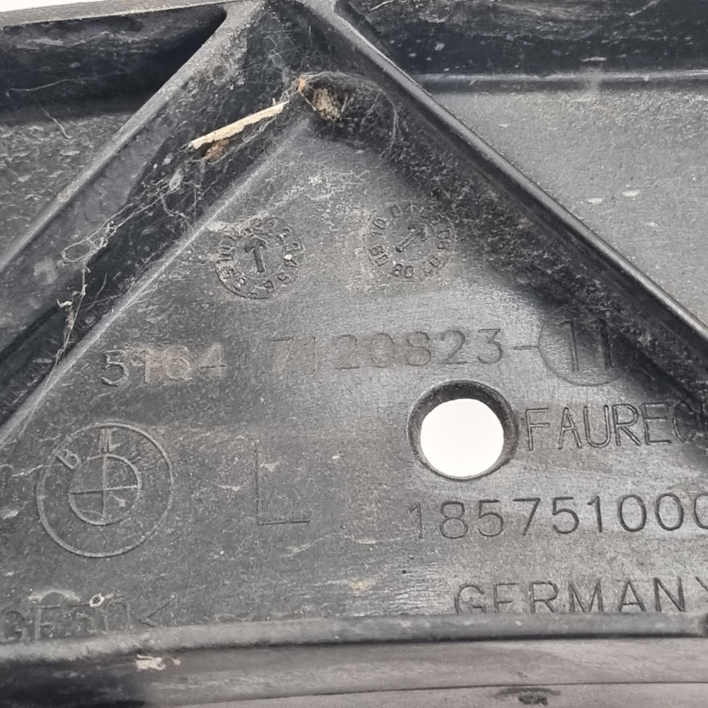 Support de Phare Avant Gauche BMW E81 / E87 – Réf. 7120823 – Occasion Garantie 3 Mois