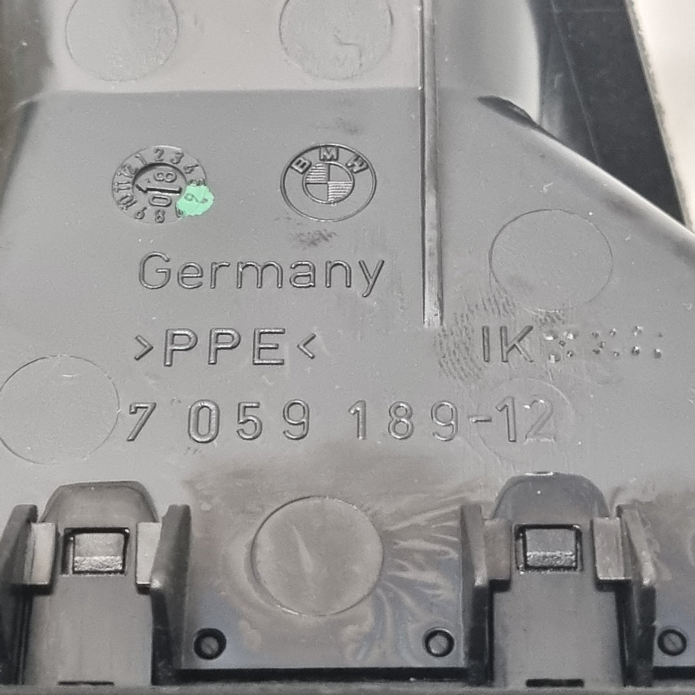 Grille d’Aeration Centrale BMW E81 E82 E87 E88 – Ref. 7059189 – Occasion Garantie 3 Mois