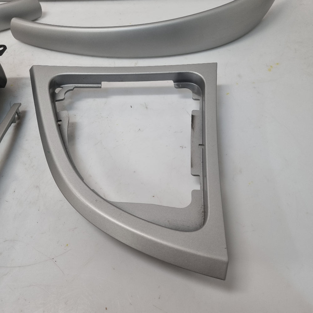 Kit Inserts Interieur Gris BMW E81 – Pack Complet – Occasion Garantie 3 Mois