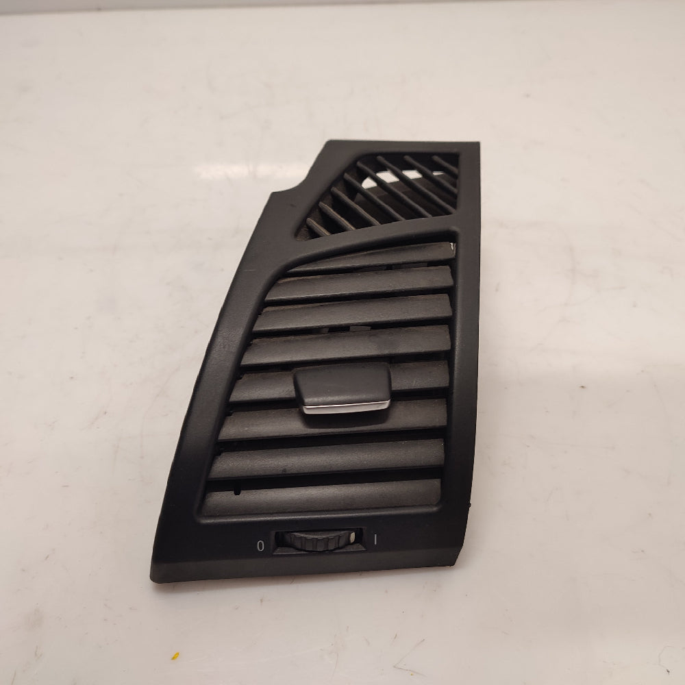 aerateur-gauche-7059187-bmw-e81-e82-e87-e88-bmmotorsport80