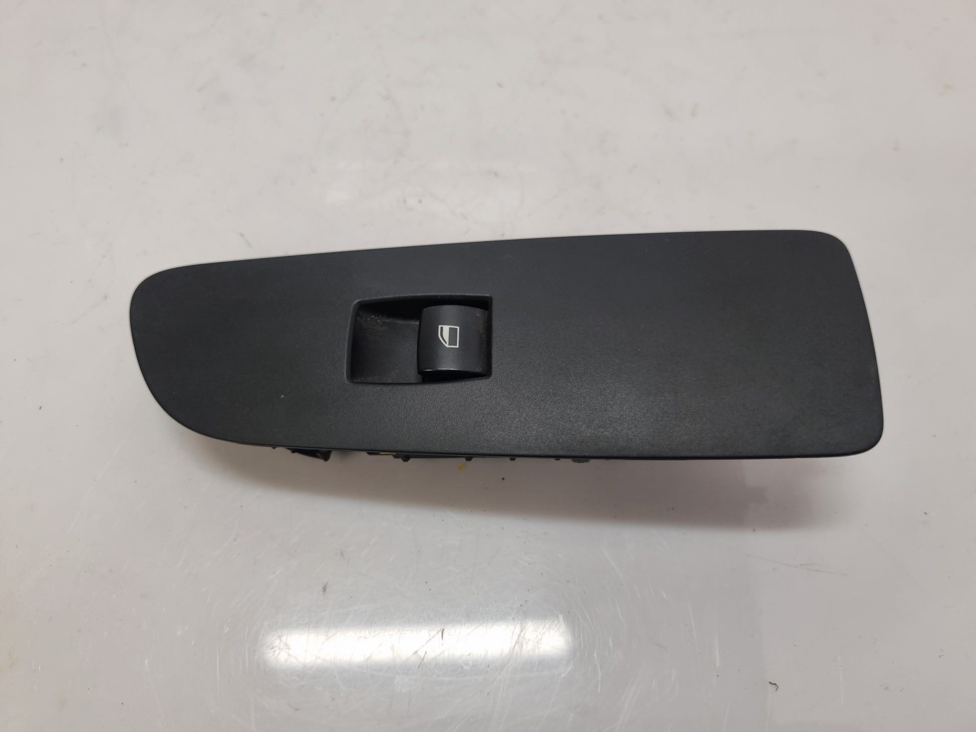 bouton-leve-vitre-avant-droit-bmw-e81-e82-e88-bmmotorsport80