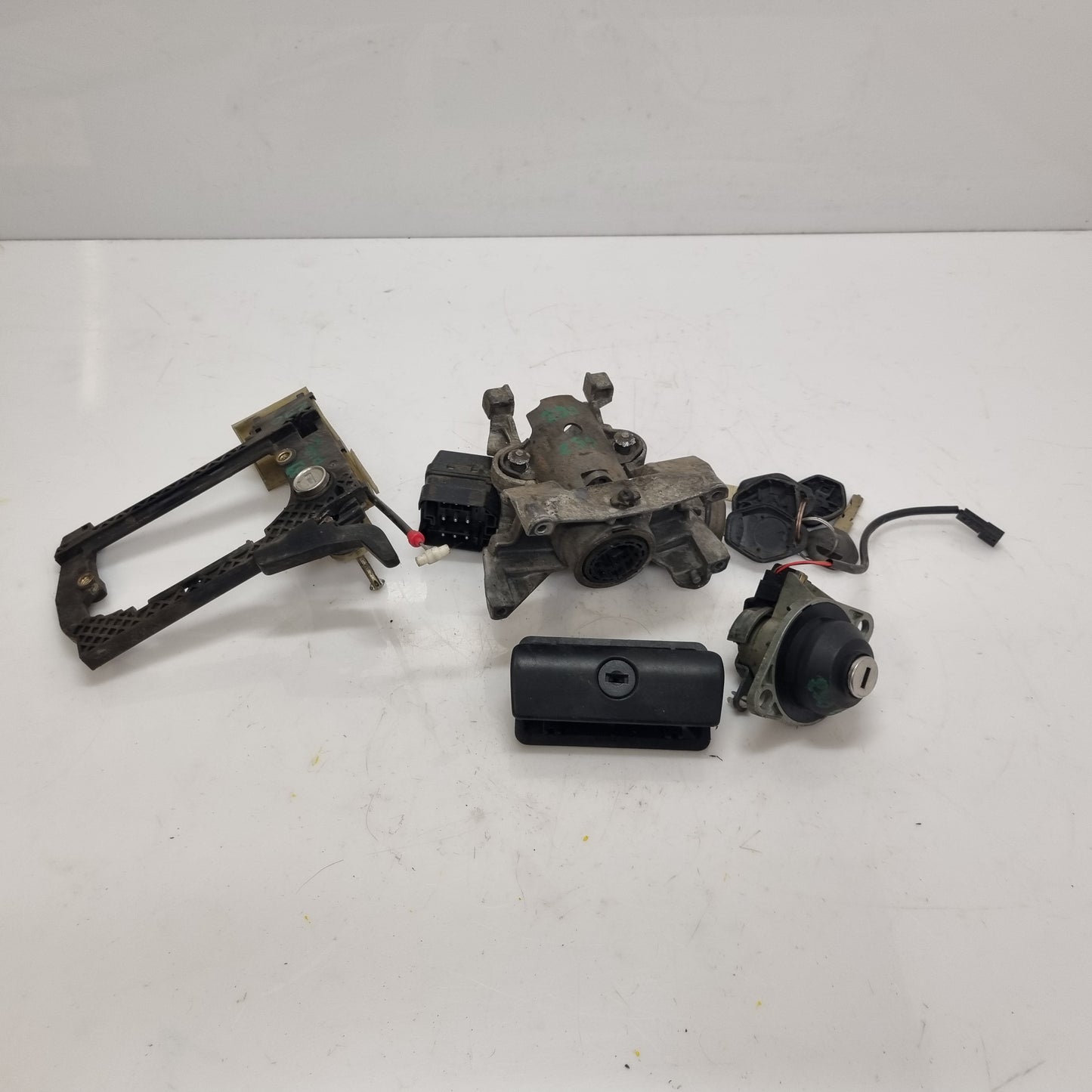 Kit neiman complet + serrure boîte à gants BMW E39 manuelle réf. 1095823 | Occasion garantie 3 mois