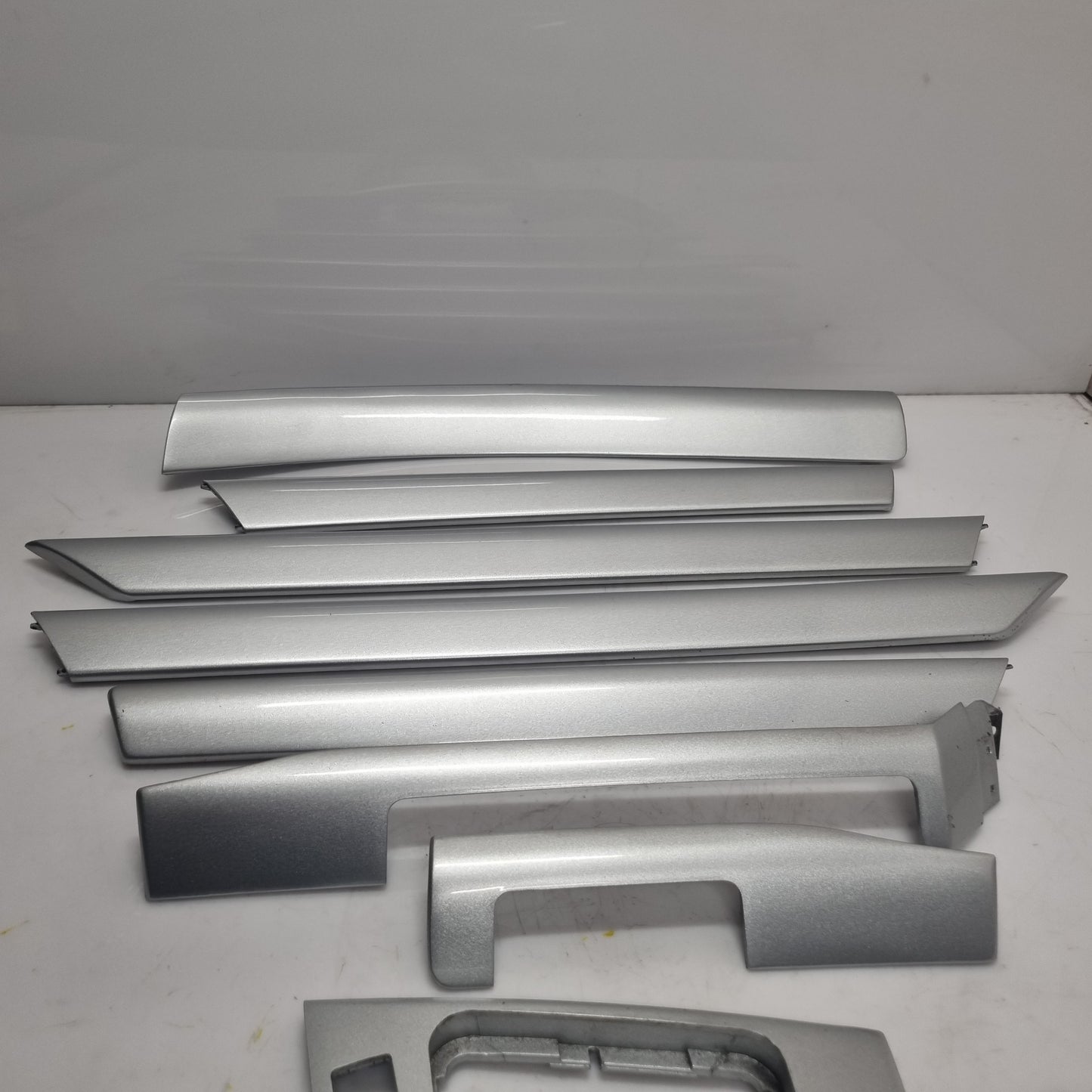 Kit Inserts Gris Complet BMW E46 Berline / Touring – Modèle 4 Vitres Électriques – Occasion + Garantie 3 Mois