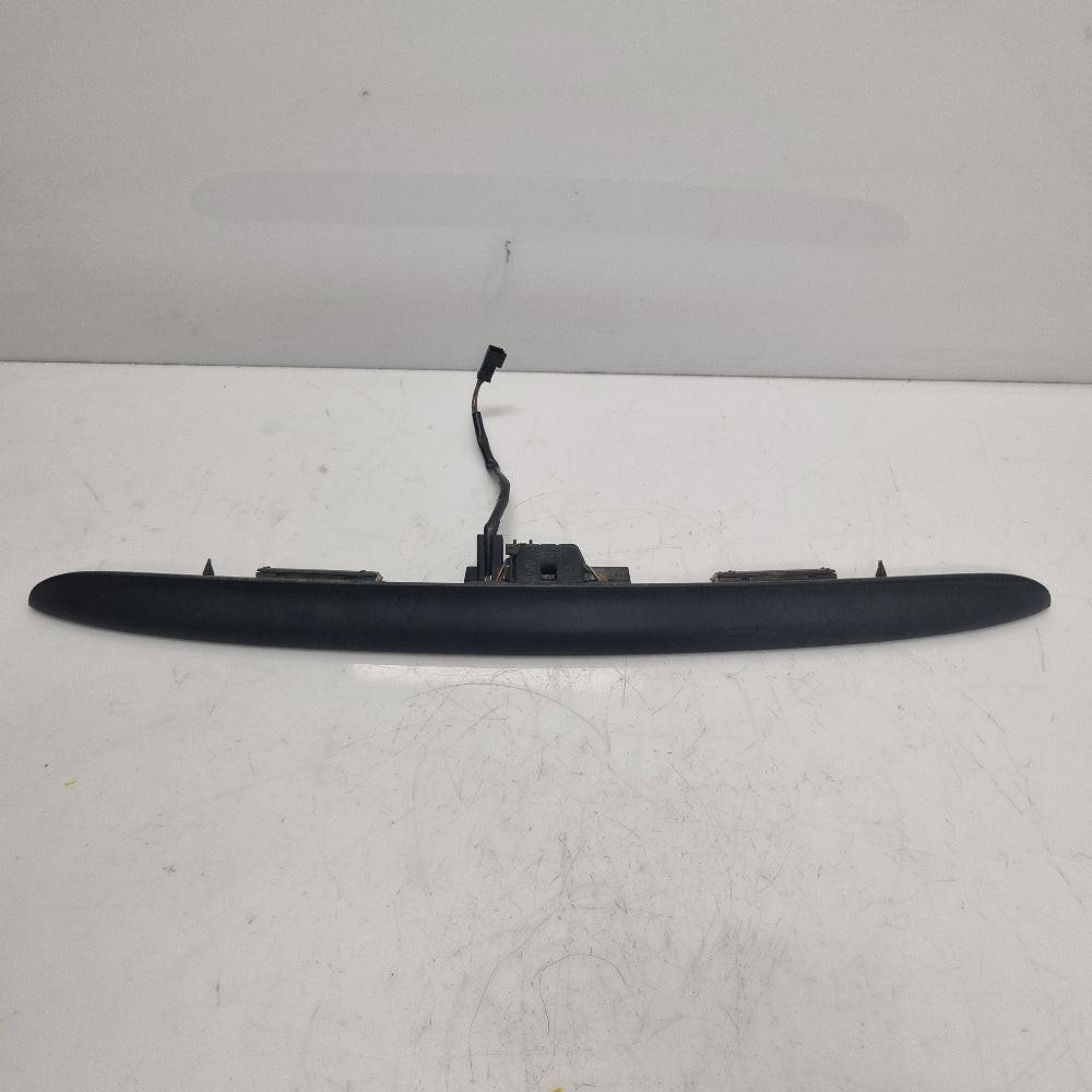 Baguette d’éclairage BMW E46 Berline Phase 1 – Réf. 8208504 – Occasion – Garantie 3 mois