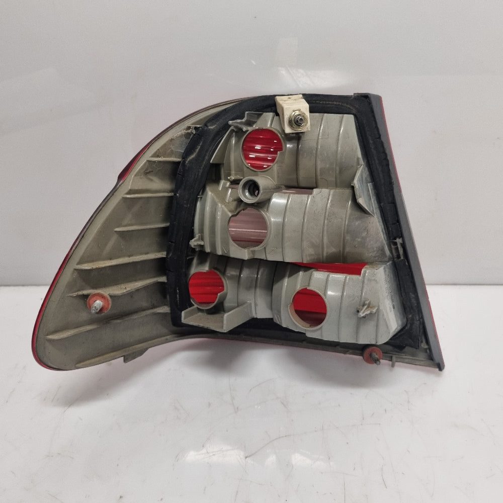 Feu Arrière Droit BMW E46 Berline Phase 2 – Sans Platine – Réf. 6910532 – Occasion Garantie 3 Mois