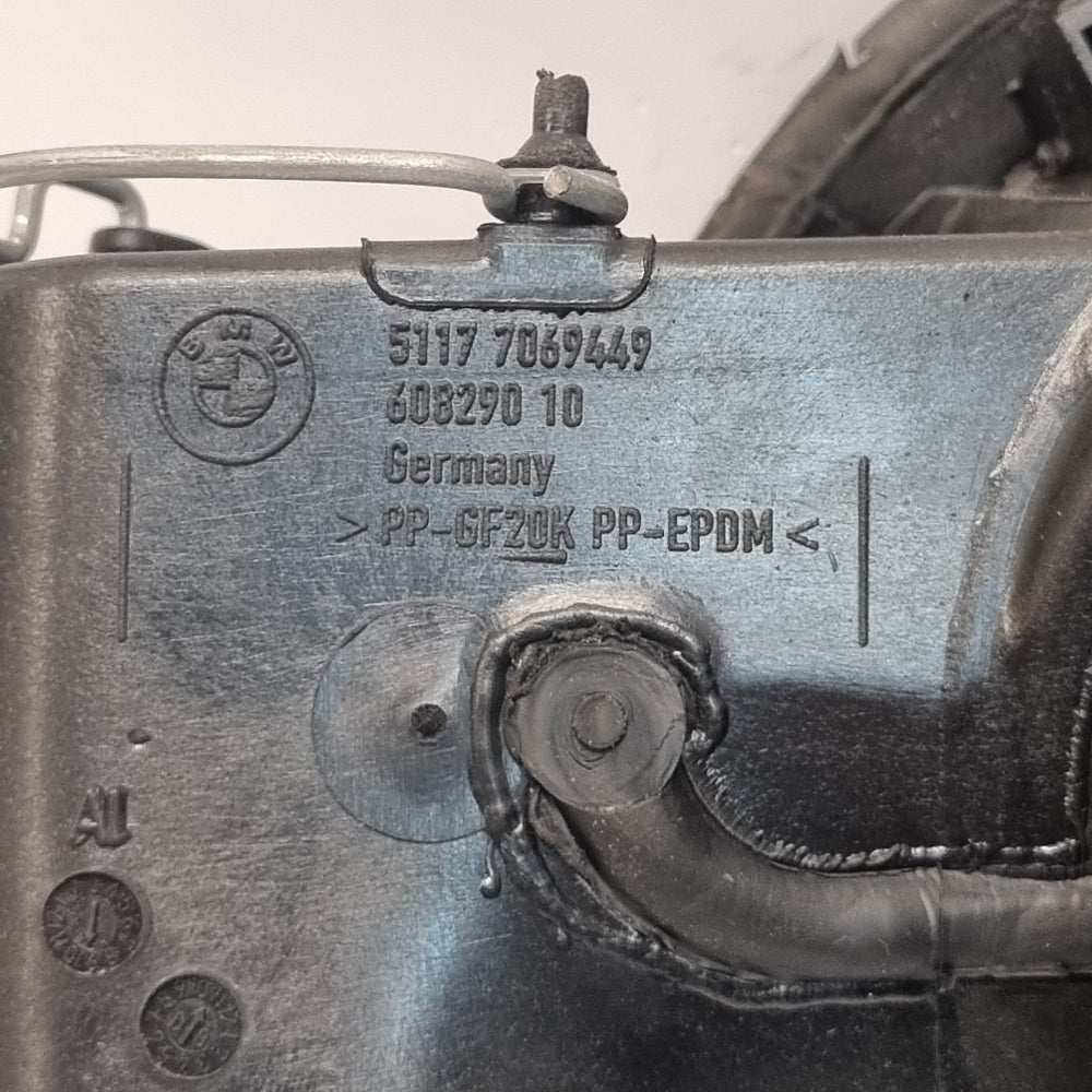 Trappe à Carburant BMW E81 E87 – Ref. 7069449 – Noir Schwartz – Occasion Garantie 3 Mois