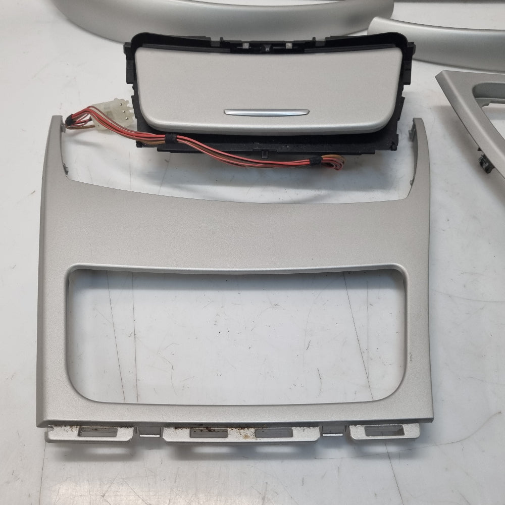 Kit Inserts Interieur Gris BMW E81 – Pack Complet – Occasion Garantie 3 Mois