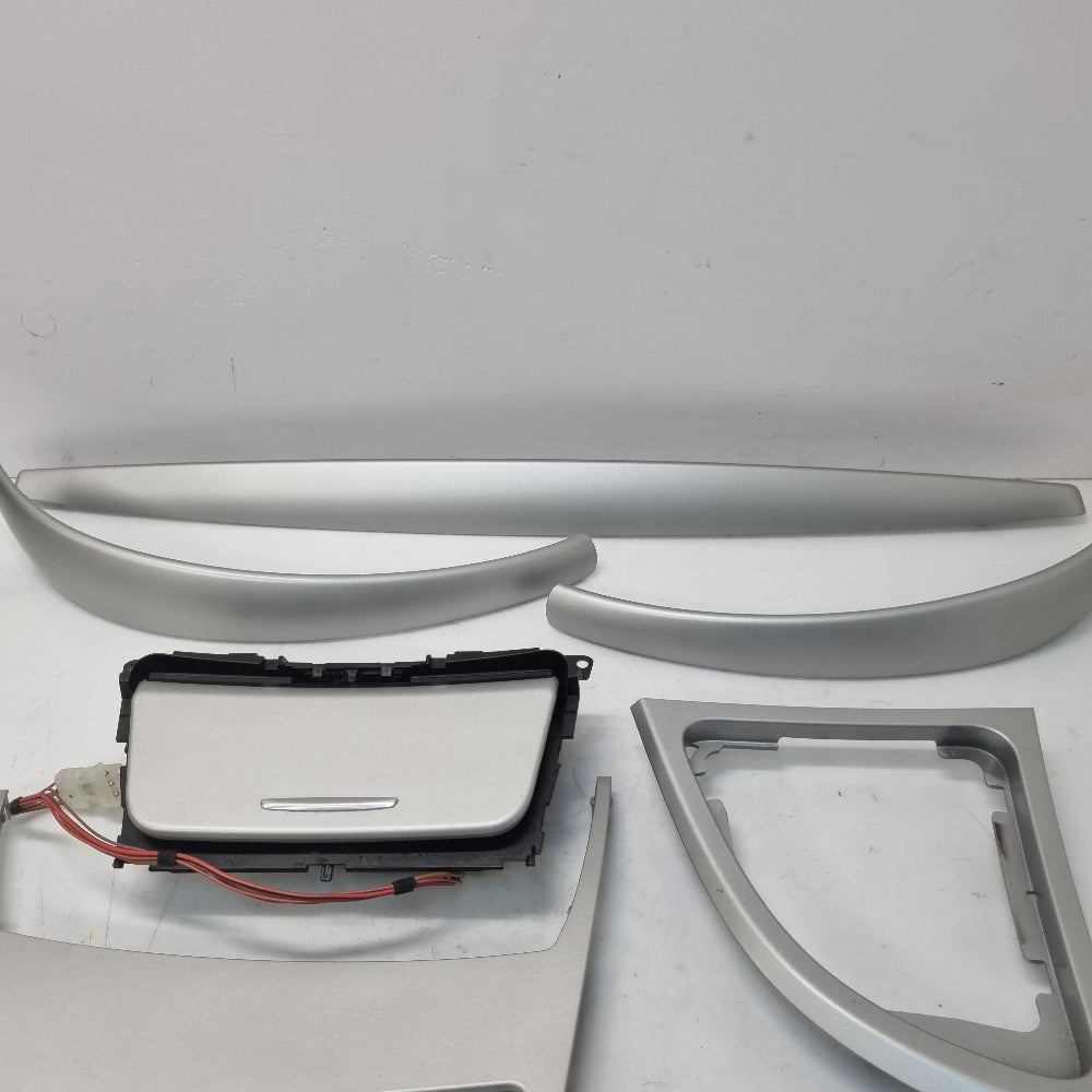 Kit Inserts Interieur Gris BMW E81 – Pack Complet – Occasion Garantie 3 Mois