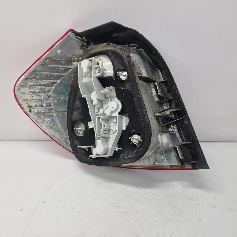 Feu Arriere Droit BMW E81 E87 LCI Phase 2 – Ref. 7164956 – Occasion Garantie 3 Mois