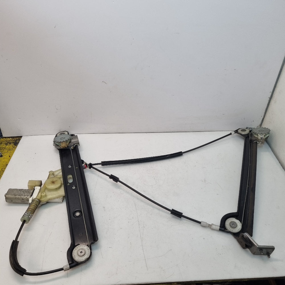 Leve-Vitre Electrique Avant Gauche BMW E81 – Ref. 6978945 – Occasion Garantie 3 Mois