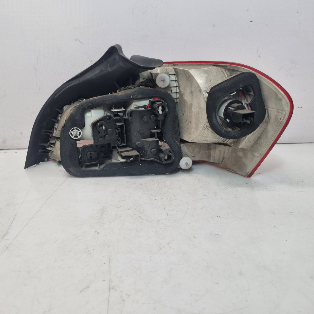 Feu Arriere Gauche BMW E82 E88 – Ref. 4869809 – Origine BMW – Occasion Garantie 3 Mois