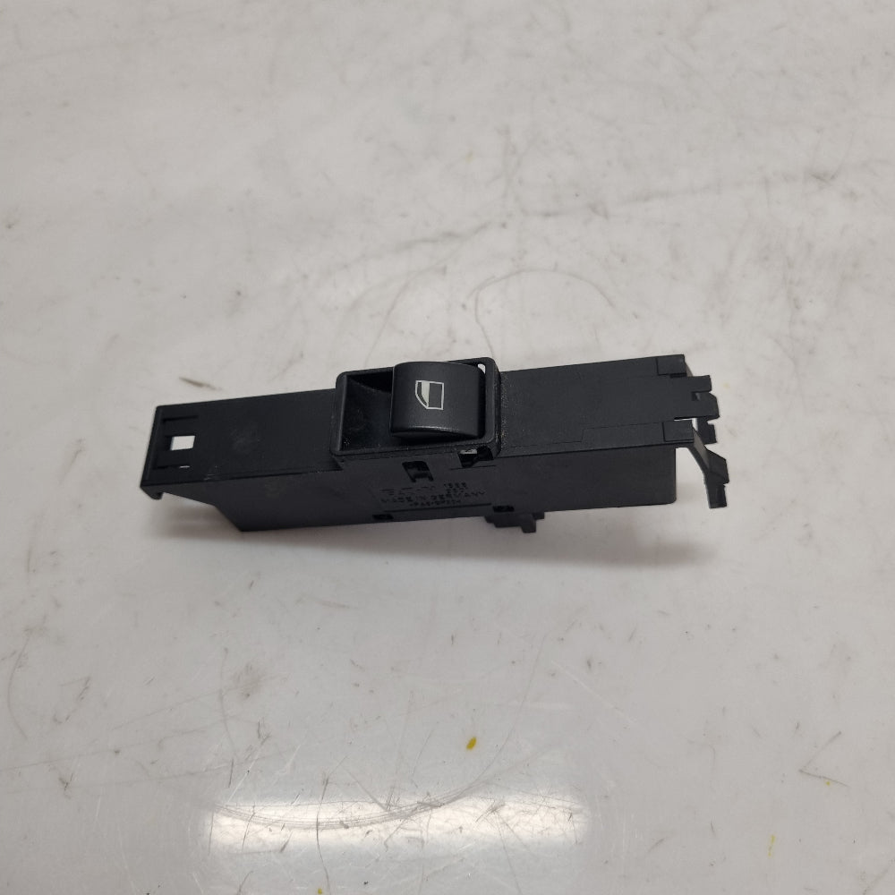 bouton-leve-vitre-gauche-6902177-bmw-serie-3-e46-bmmotorsport80