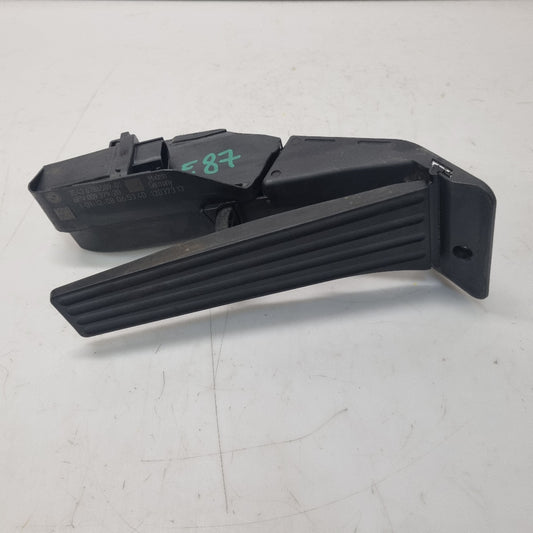 pedale-accelerateur-6786589-bmw-e8x-boite-manuelle-bmmotorsport80